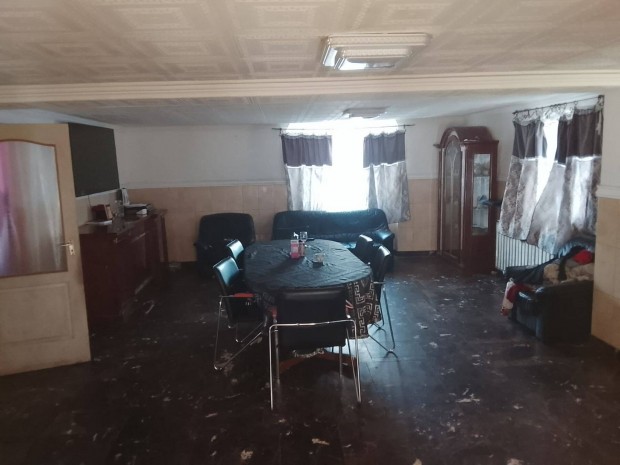 Elad� nagy h�z szolnok pletykafalu