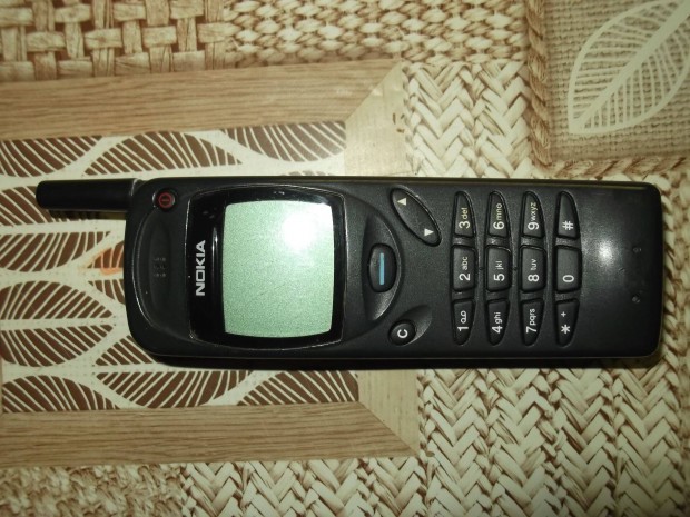 Elad nagyon olcsn egy retro Nokia 3110 tpus mobiltelefon
