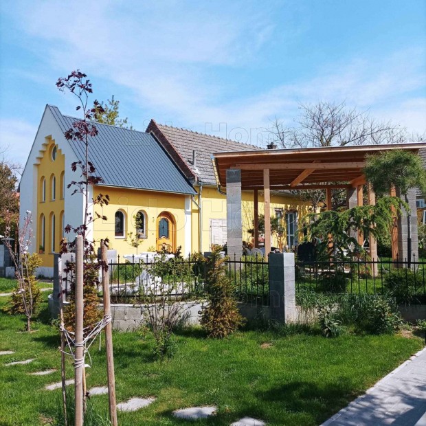 Elad� nagypolg�ri csal�di h�z Sz�l�don