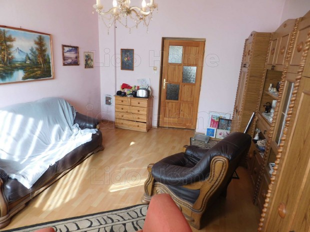 Elad� napelemes csal�di h�z Sz�kesfeh�rv�r kertv�rosi r�sz�n