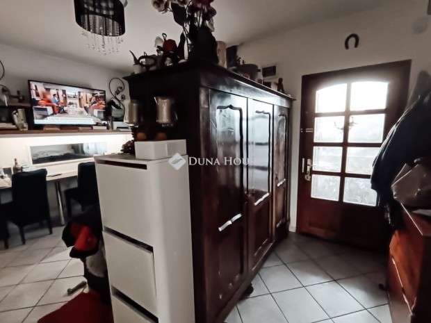 Elad� nappali+2 szob�s, teraszos, kl�m�s h�z, D�ny