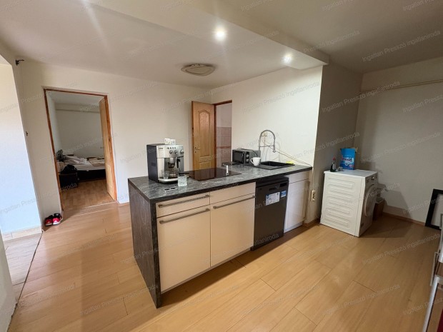 Elad� nappali + 2 szob�s csal�di h�z G�g�nf�n!