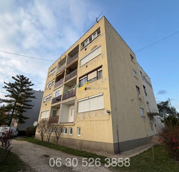 Elad� nappali + 2 szob�s t�rsash�zi Lak�s Gar�zzsal