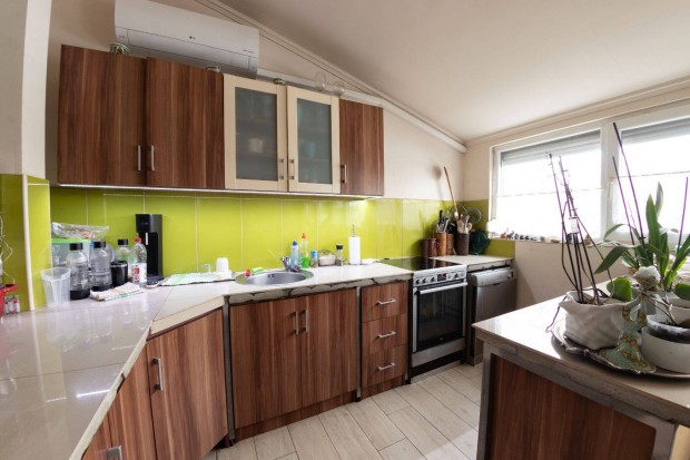 Elad� nappali + 4 szob�s h�z az Als�hegyi �t k�zel�ben!