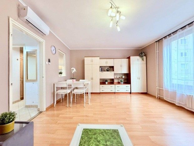 Elad� nappali szekr�nysor