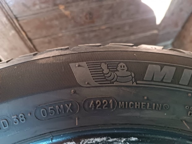 Elad ngyvszakos gumi 