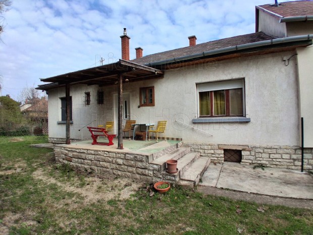 Elad� n�gyszob�s csal�di h�z Balatonf�reden, k�zponti, m�gis csendes