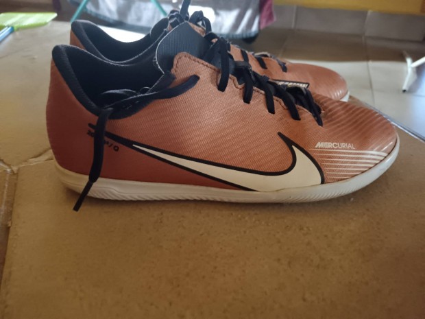 Elad nike mercurial vapor 15 37-es meret 