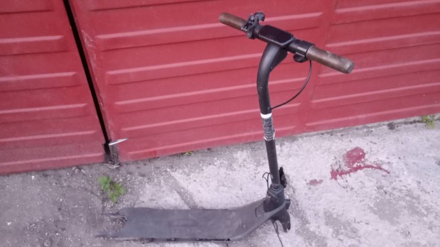 Eladó ninebot elektromos roller alkatrész