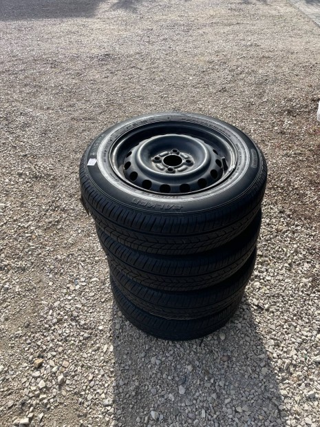 Eladó nissan micra 4x100 r14 felni garnitúra