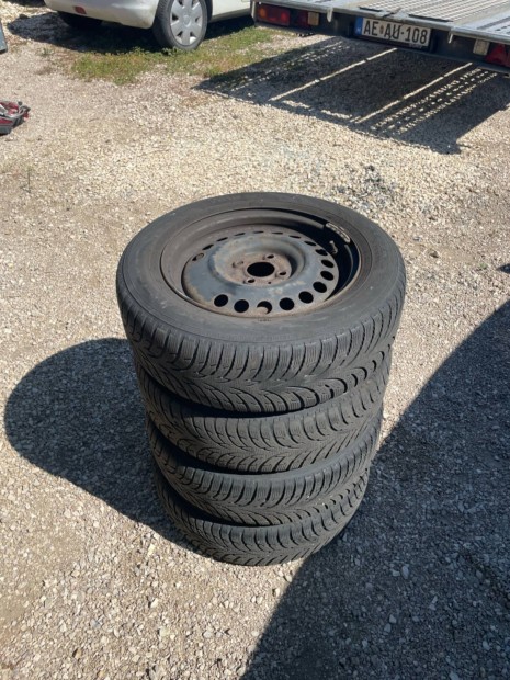 Eladó nissan note 4x100 r15 felni garnitúra