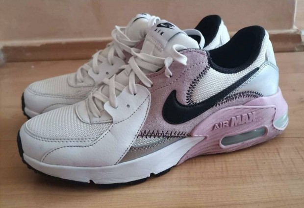 Elad ni Nike Air Max 38,5