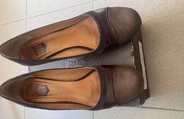 Elad� n�i, magassark� b�rcip�, 40-es