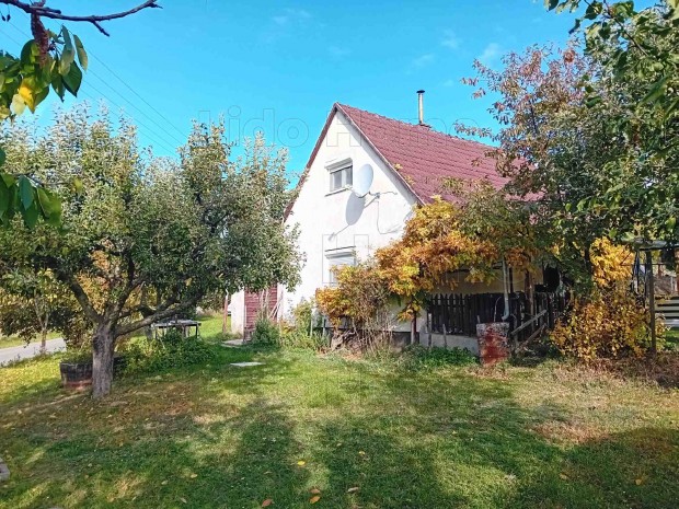 Elad� nyaral� Balatonf�redt�l p�r perces aut��tra, P�csely hangulatos