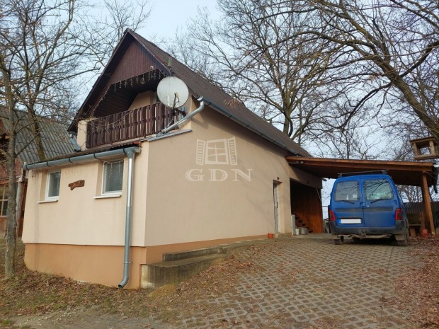 Elad� nyaral� Hajd�n�n�s, Keleti csatornapart