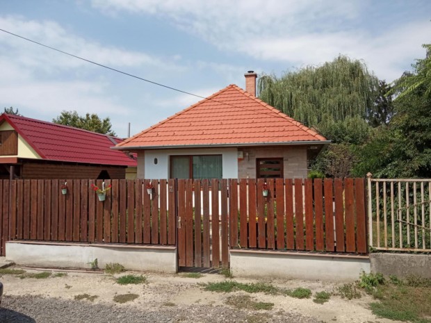 Elad nyaral, Szolnok
