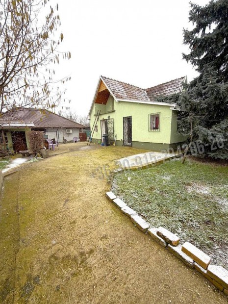 Elad� nyaral�, V�c M�riaudvar, 42900000 Ft, 41 nm 1893_pl