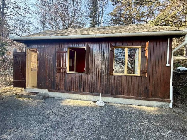 Elad� nyaral� - V�c