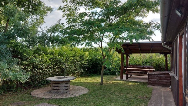 Elad� nyaral� a Kadarcsi t�n�l