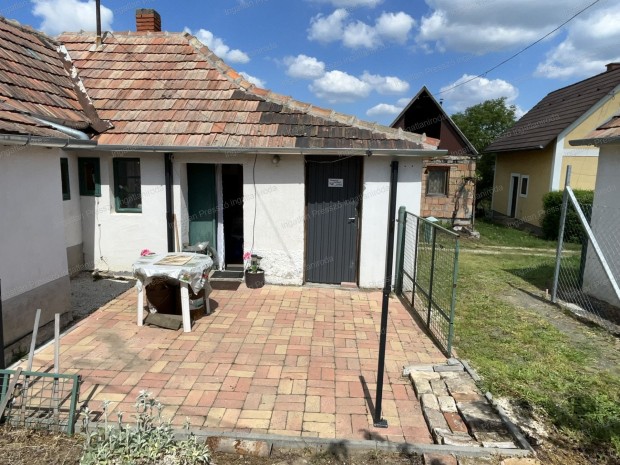Eladó nyaraló a Somló-hegy lábánál, Somlószőlősön