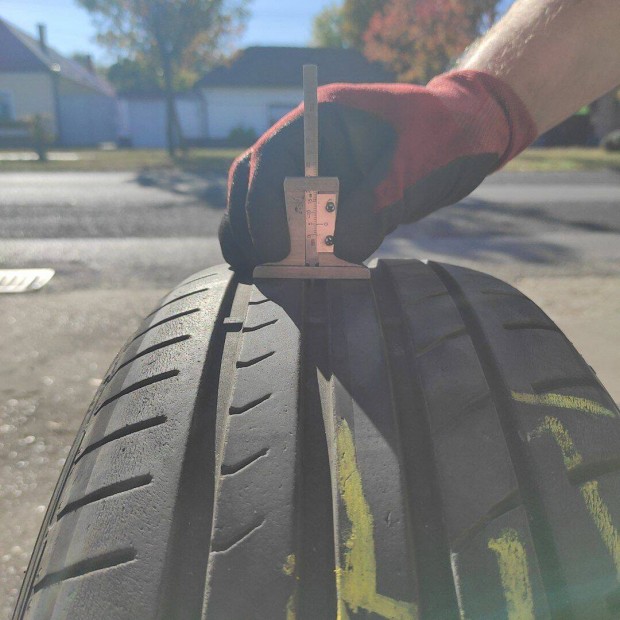 Eladó nyári autógumi szett