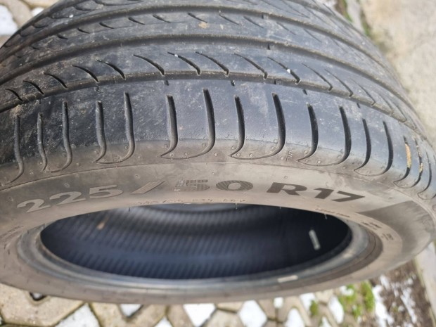 Elad� ny�ri gumi R17