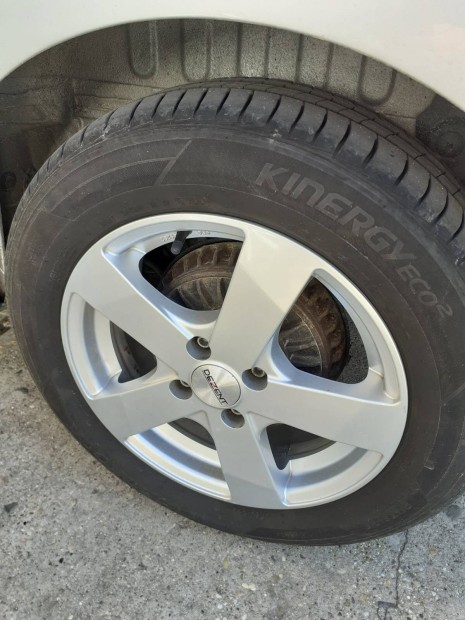 Elad� ny�ri gumi alufelnivel