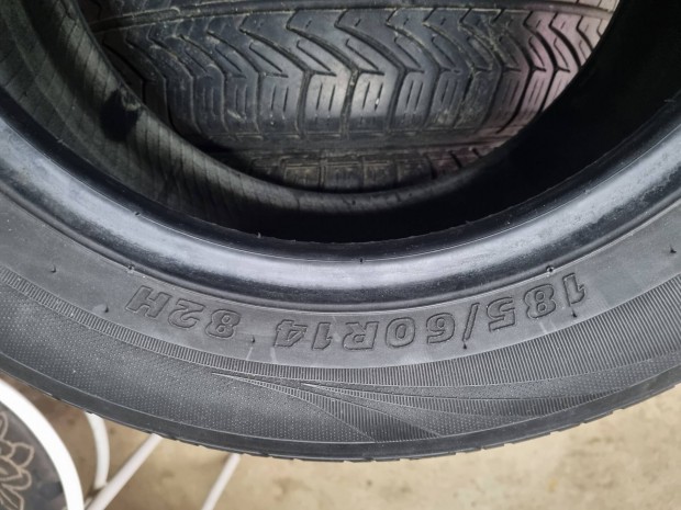 Elad� ny�ri gumik 