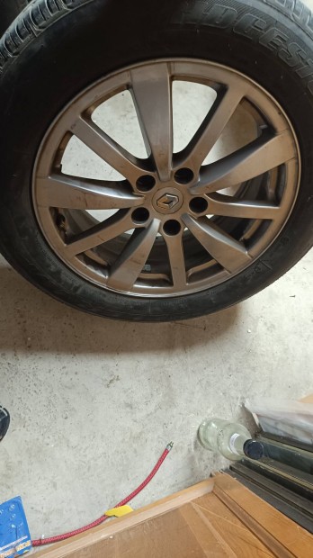 Eladó nyárigumi es Renault felni r17