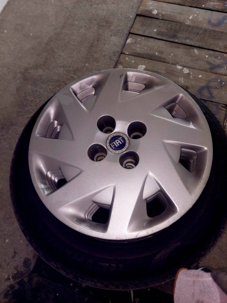 Elad nyrigumi garnitra