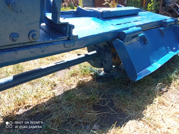 Elad� olasz talajmar� kisebb �s nagyobb g�p ut�n is 