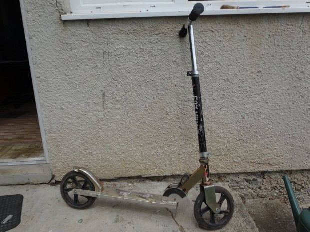 Eladó olcsón nagy kerekű roller (nem elektromos)