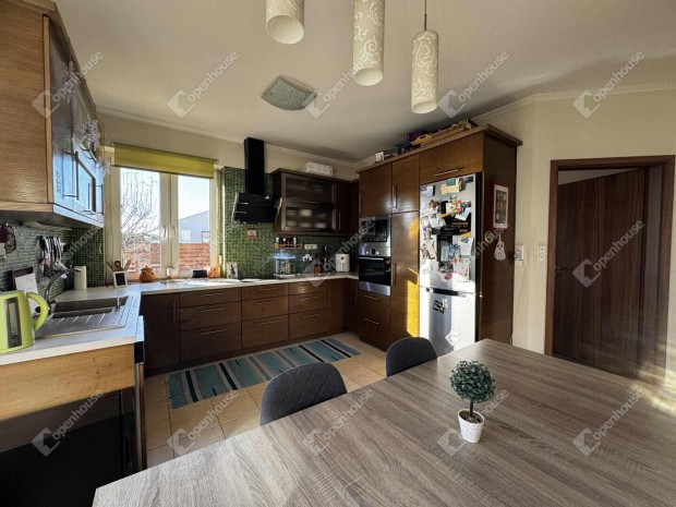 Elad� �n�ll� csal�di h�z Harmatosv�lgyben!