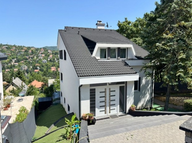 Elad� �r�kpanor�m�s luxus csal�di h�z