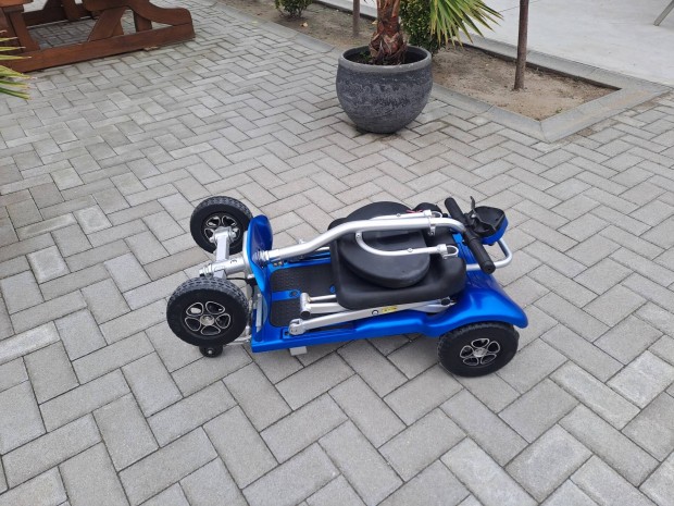 Elad sszecsukhat kis mret rokkant moped keveset hasznlt j