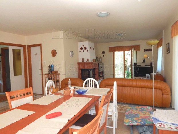 Elad� �t h�l�szob�s csal�di h�z Als��rs csendes utc�j�ban