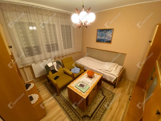 Elad� panel lak�s Sz�kesfeh�rv�ron