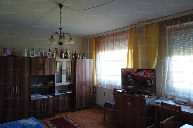 Eladó panel lakás Veszprém megye