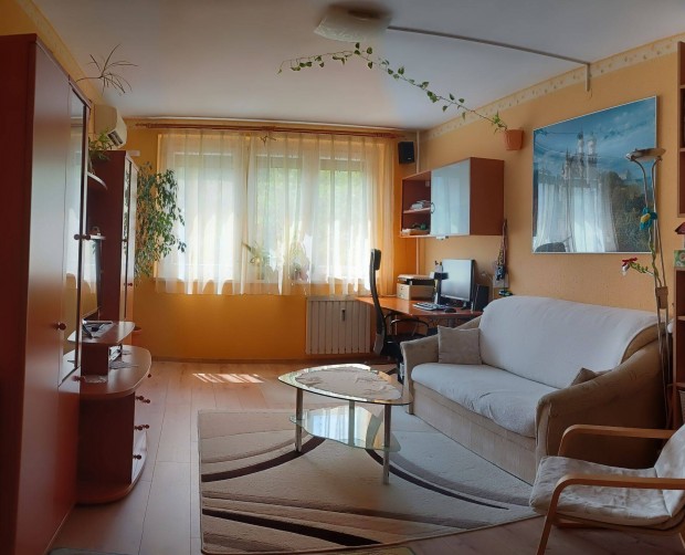 Elad� panel lak�s, Budapest III. B�k�smegyer