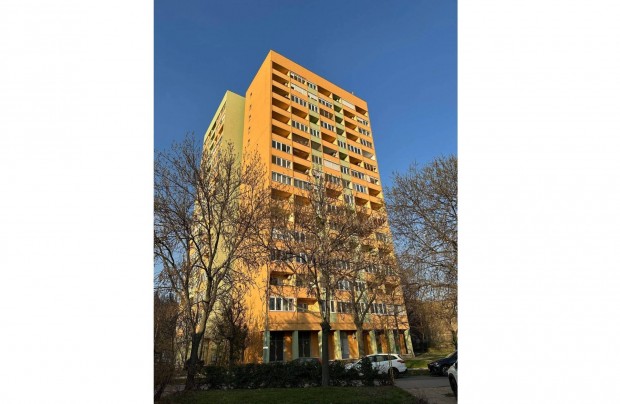 Elad� panel lak�s, Budapest XI., Hadak �tja