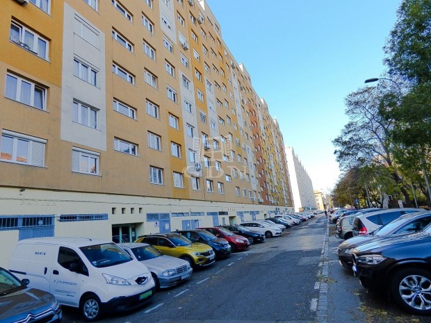 Elad� panellak�s Budapest III. ker�let, V�r�sv�ri �t