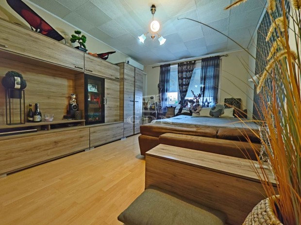 Elad� panellak�s Miskolc, Th�k�ly Imre utca