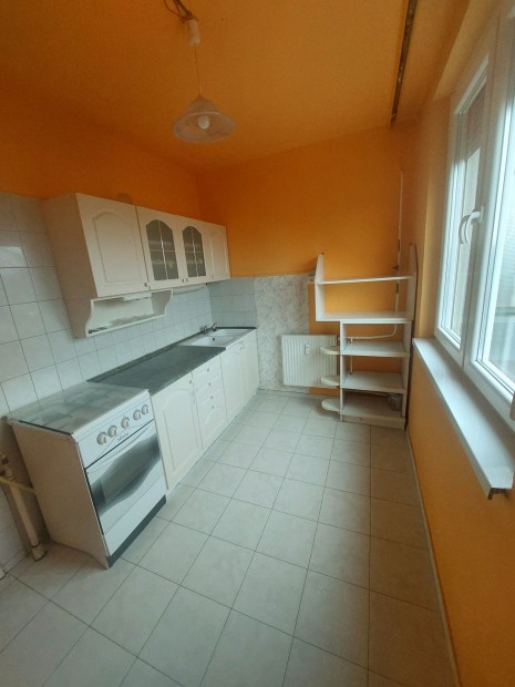 Elad� panellak�s, Eger