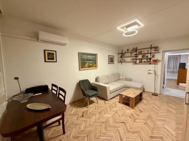 Elad� panellak�s, P�cs Kertv�ros