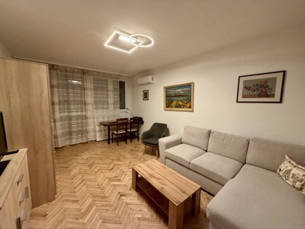 Elad� panellak�s, P�cs Kertv�ros