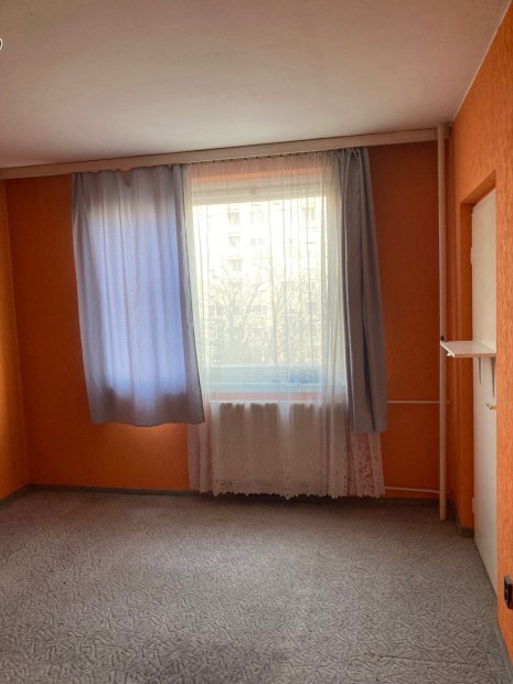 Elad� panellak�s, Tatab�nya