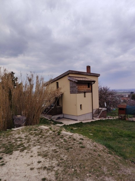 Elad� panor�m�s Kertes ingatlan