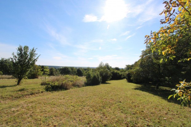 Elad� panor�m�s, k�t egym�s melletti telek K�szegen, a Szent Gy�rgy�n