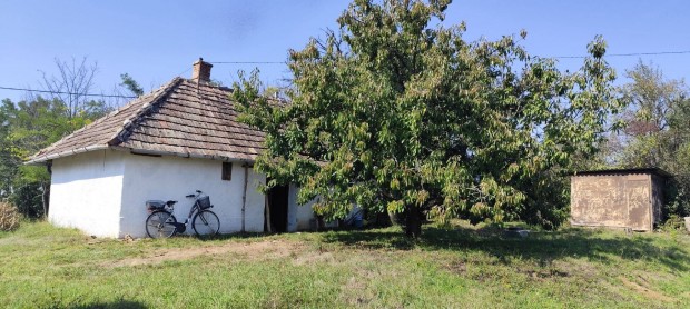 Eladó panorámás pince Zalaszentlászlón