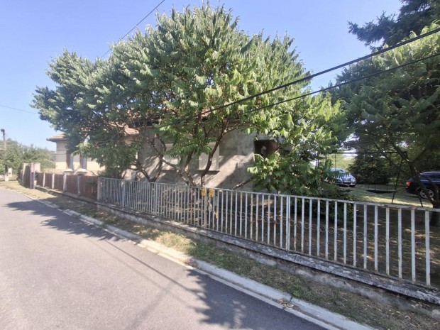 Elad� paraszth�z �rhalomban